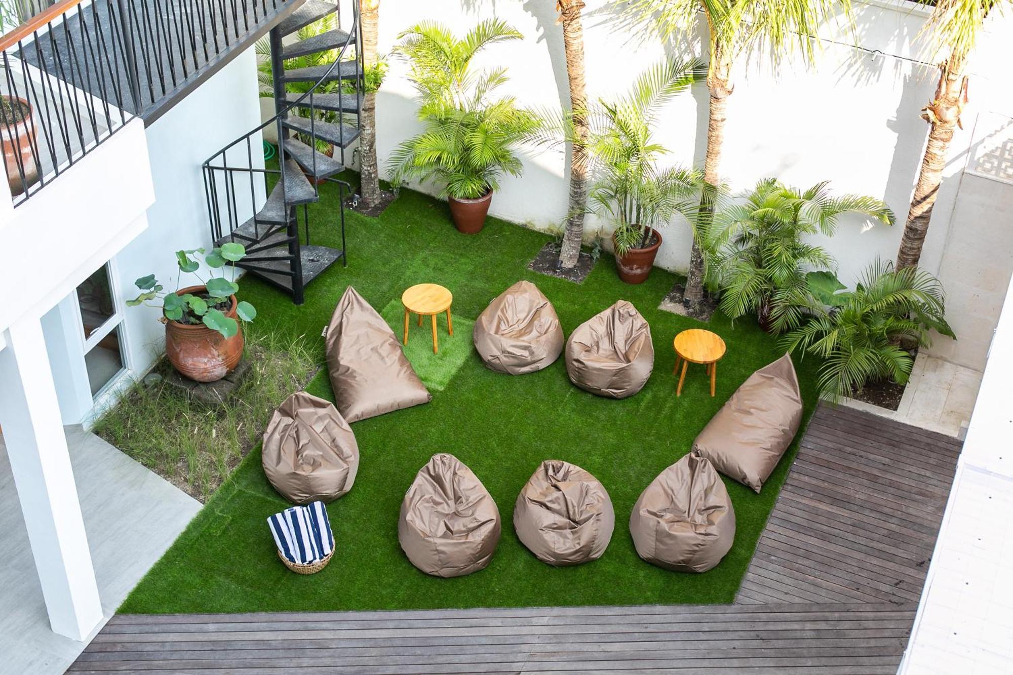Coco & Pineapple Pants Hostel Canggu Exterior foto